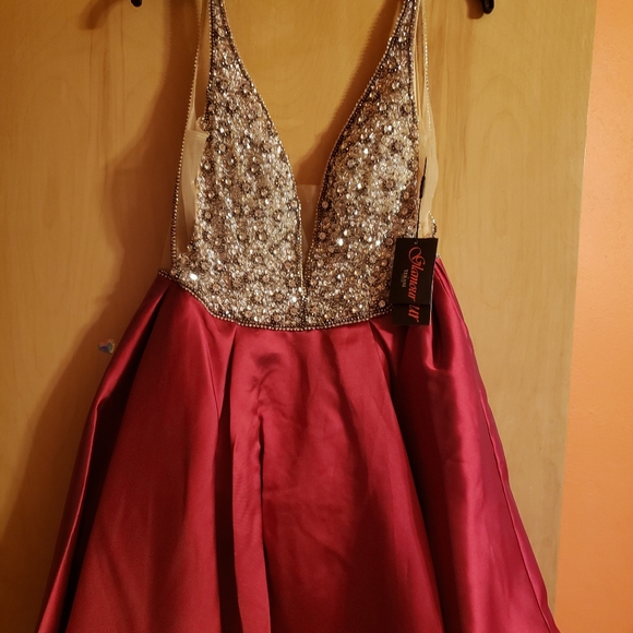 Short a line dress - Picture 3 of 3